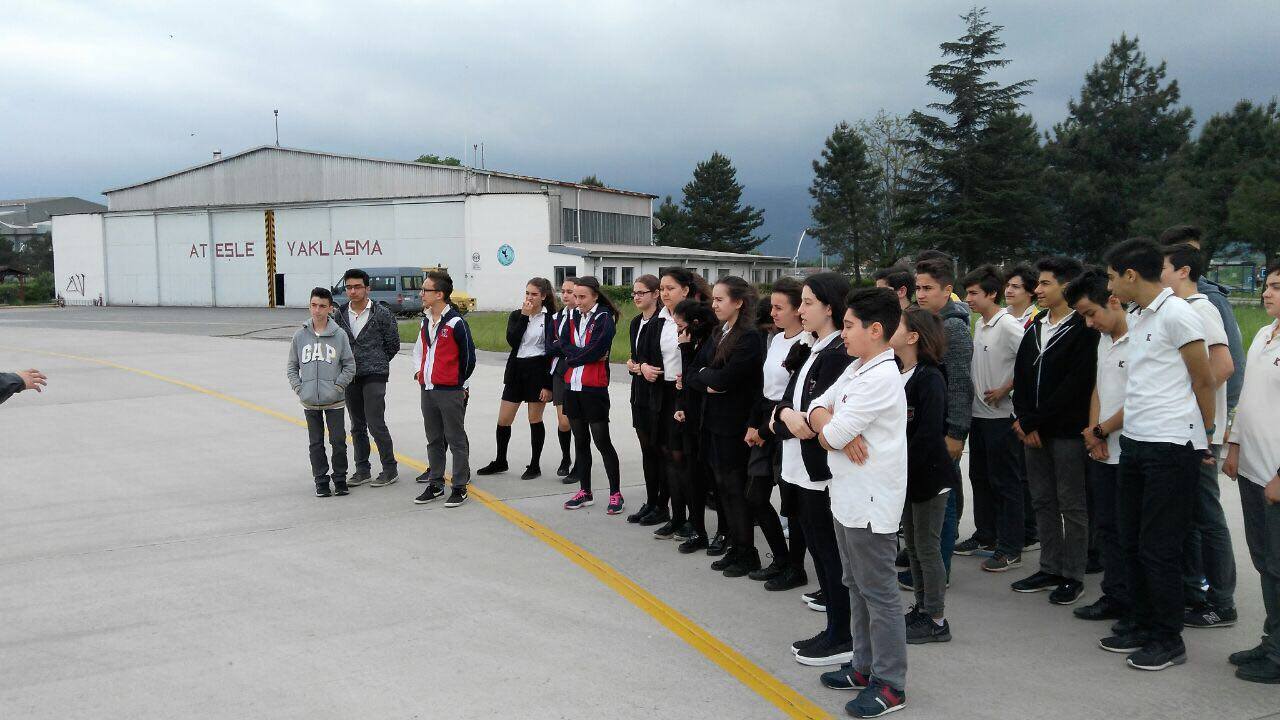 TED KOCAELİ KOLEJİ ÖĞRENCİLERİ CENGİZ TOPEL DENİZ HAVA KOMUTANLIĞINDA