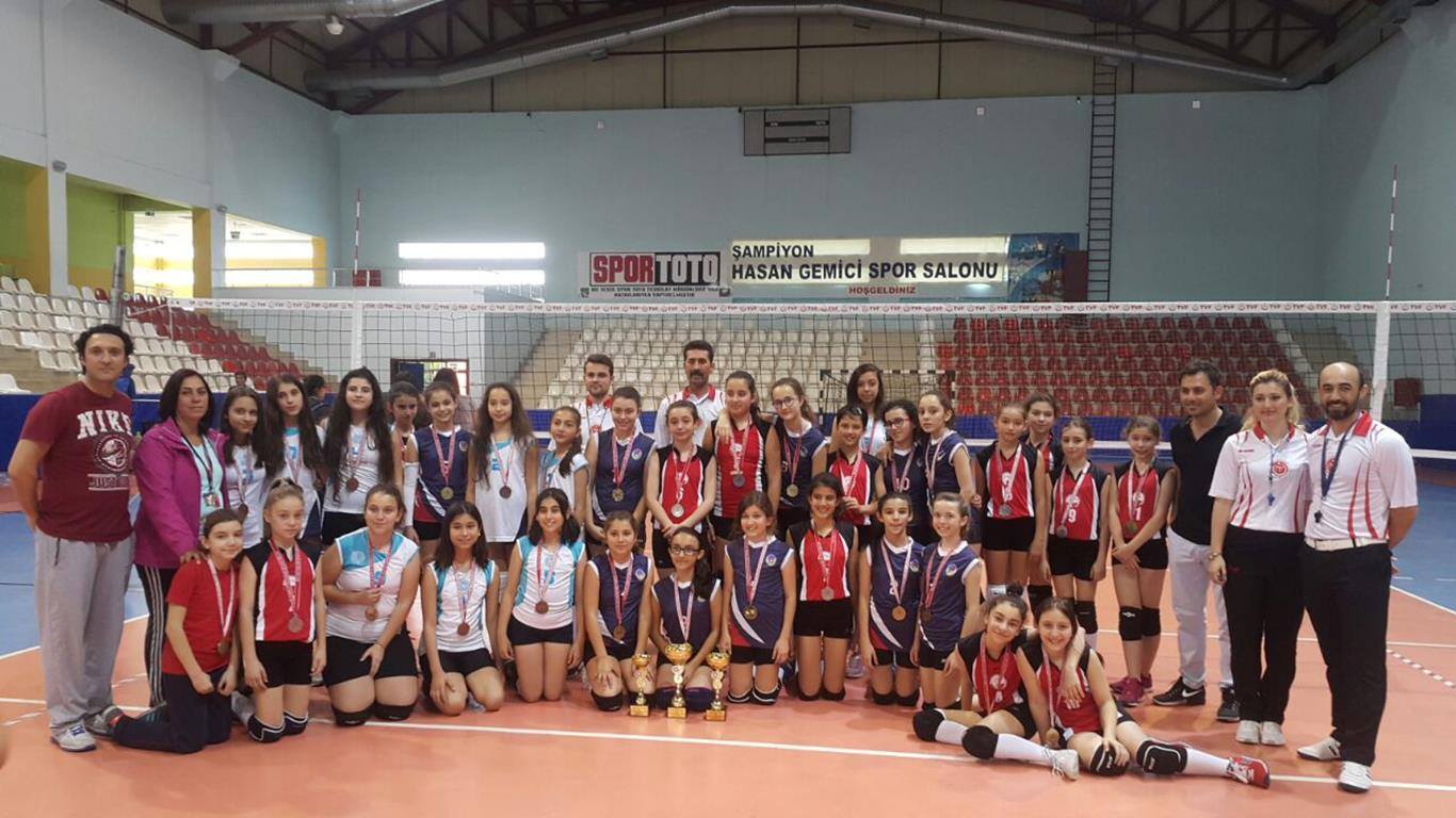 TED KOCAELİ KOLEJİ KÜÇÜK KIZ VOLEYBOL TAKIMI ŞAMPİYON OLDU