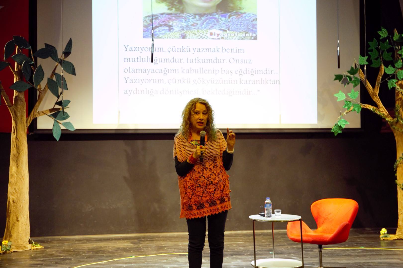 TED KOCAELİ KOLEJİ ÇOCUK VE GENÇLİK EDEBİYATI’NIN SEVİLEN YAZARI AYTÜL AKAL’I AĞIRLADI