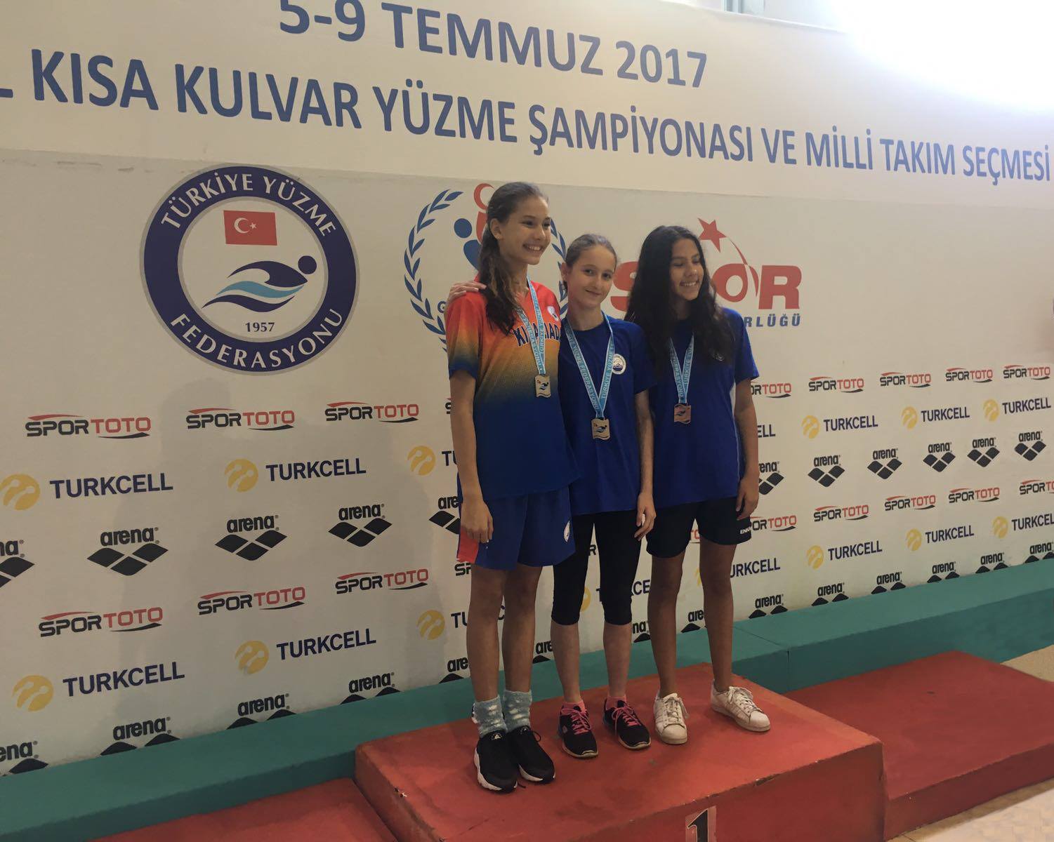 TED KOCAELİ KOLEJİ ÖĞRENCİSİ MELTEM DÖNMEZ YÜZME MİLLİ TAKIMINDA